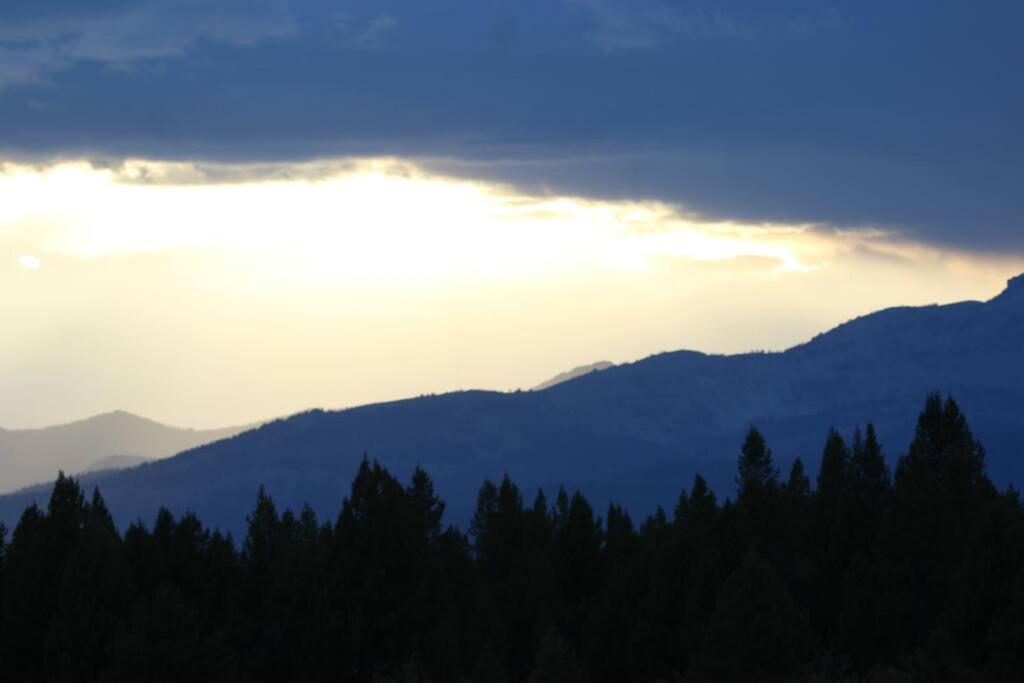 Large Home Less Than 5 Miles To Yellowstone North Entrance, Sleeps Up To 8 Gardiner Esterno foto