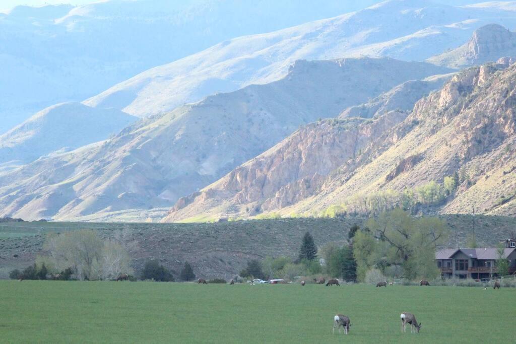 Bison Lodge - Lg Home - 2 Bedrooms - Less Than 5 Miles To Yellowstone North Entrance, Sleeps Up To 8 Gardiner Esterno foto
