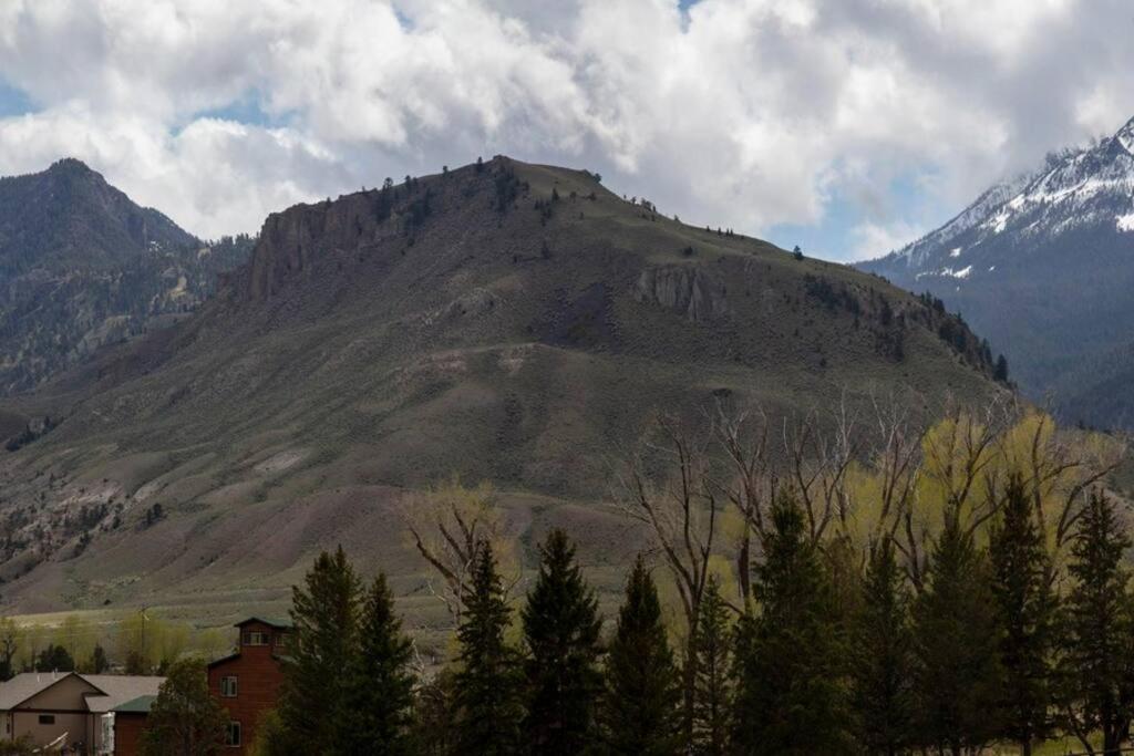Bison Lodge - Lg Home - 2 Bedrooms - Less Than 5 Miles To Yellowstone North Entrance, Sleeps Up To 8 Gardiner Esterno foto