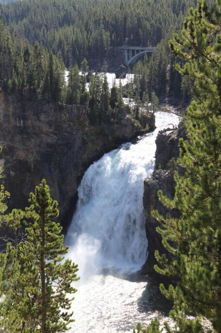 Bison Lodge - Lg Home - 2 Bedrooms - Less Than 5 Miles To Yellowstone North Entrance, Sleeps Up To 8 Gardiner Esterno foto