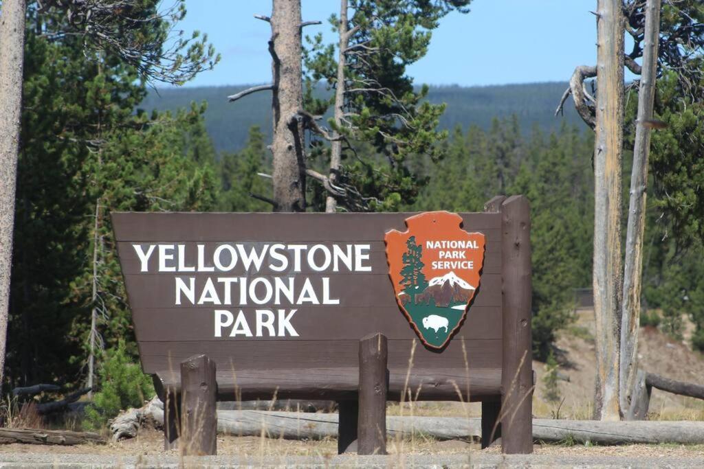Bison Lodge - Lg Home - 2 Bedrooms - Less Than 5 Miles To Yellowstone North Entrance, Sleeps Up To 8 Gardiner Esterno foto
