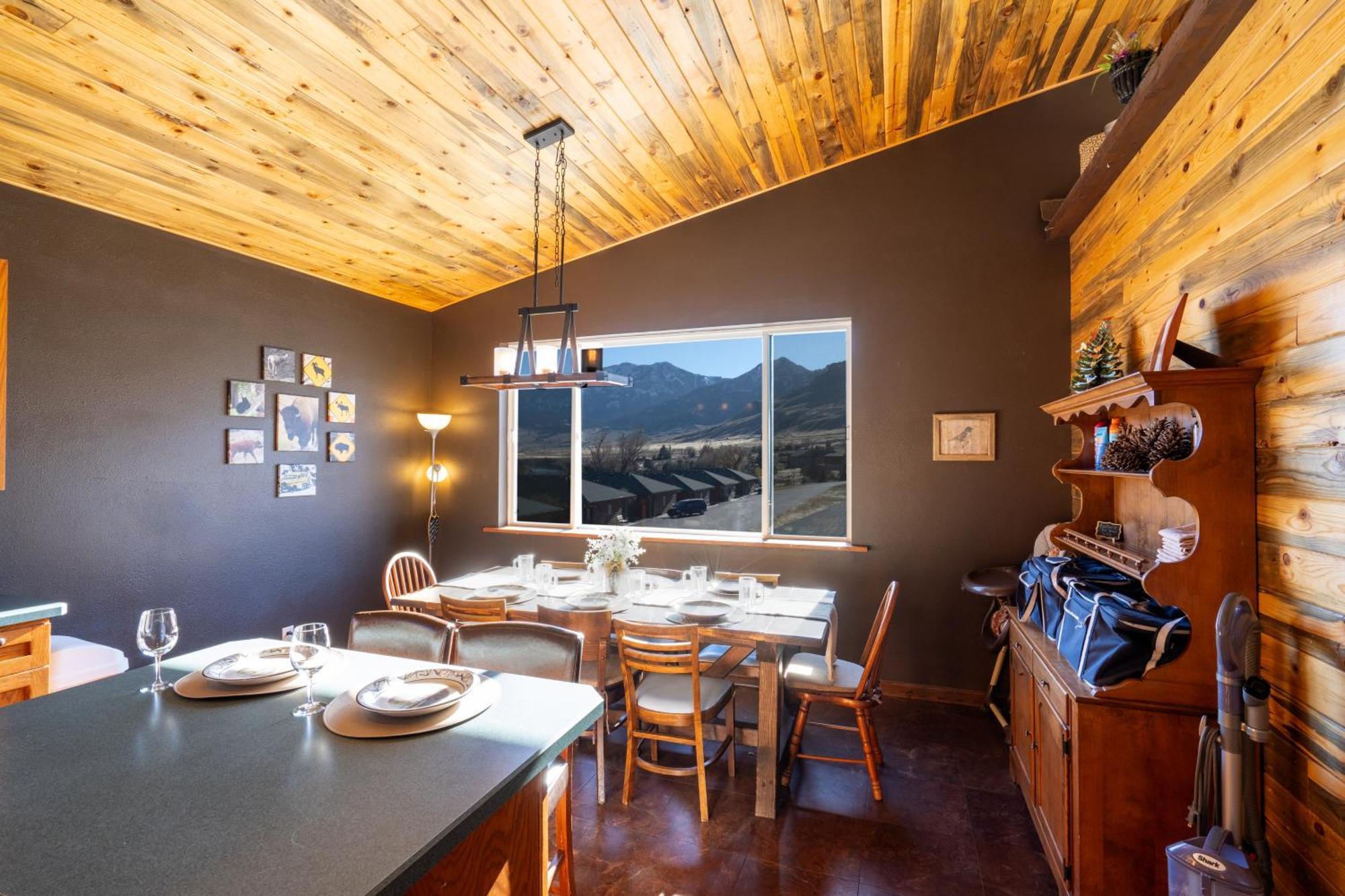 Bison Lodge - Lg Home - 2 Bedrooms - Less Than 5 Miles To Yellowstone North Entrance, Sleeps Up To 8 Gardiner Esterno foto