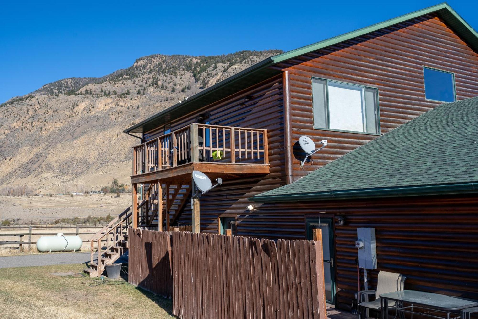 Bison Lodge - Lg Home - 2 Bedrooms - Less Than 5 Miles To Yellowstone North Entrance, Sleeps Up To 8 Gardiner Esterno foto