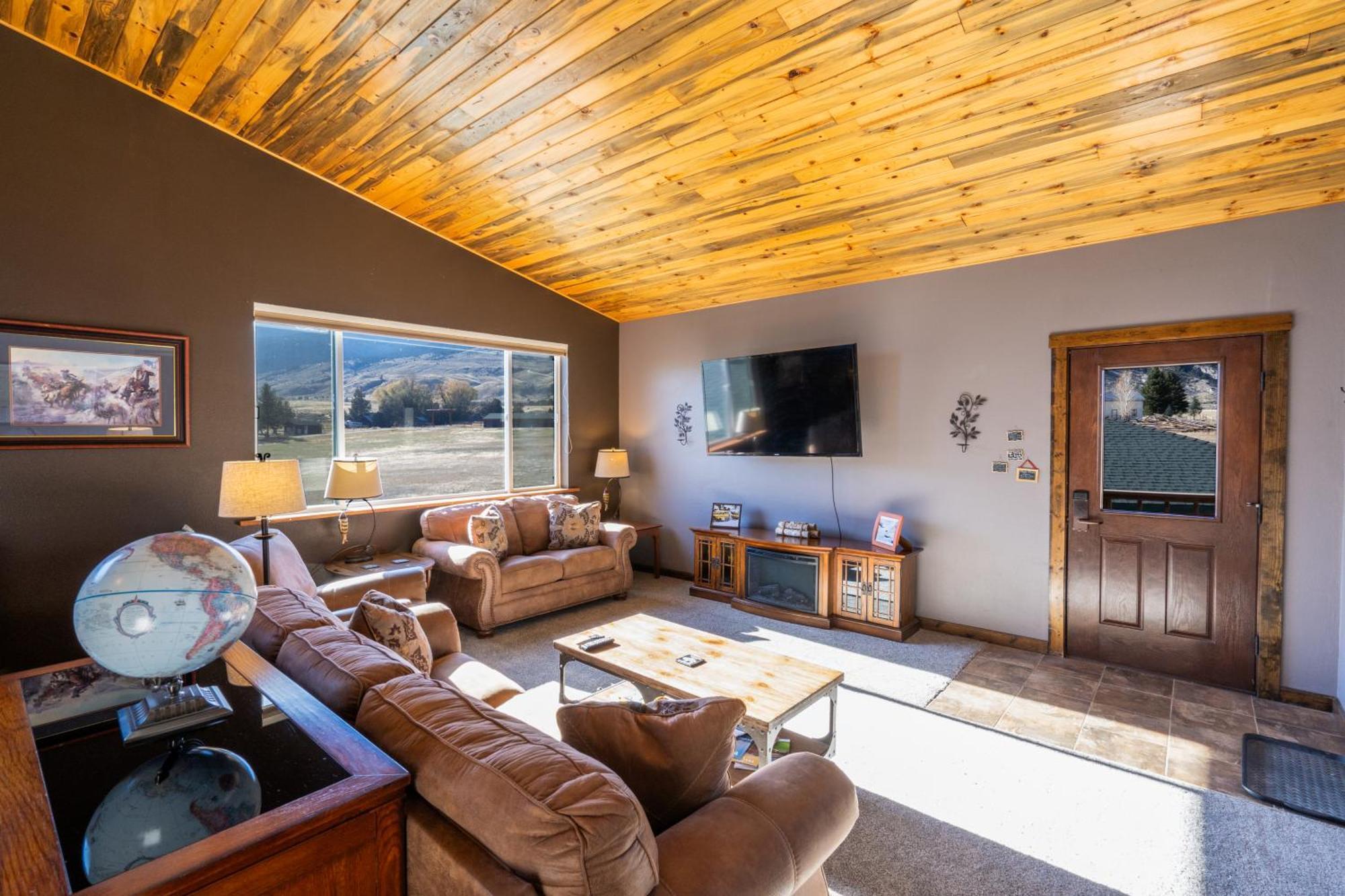 Bison Lodge - Lg Home - 2 Bedrooms - Less Than 5 Miles To Yellowstone North Entrance, Sleeps Up To 8 Gardiner Esterno foto