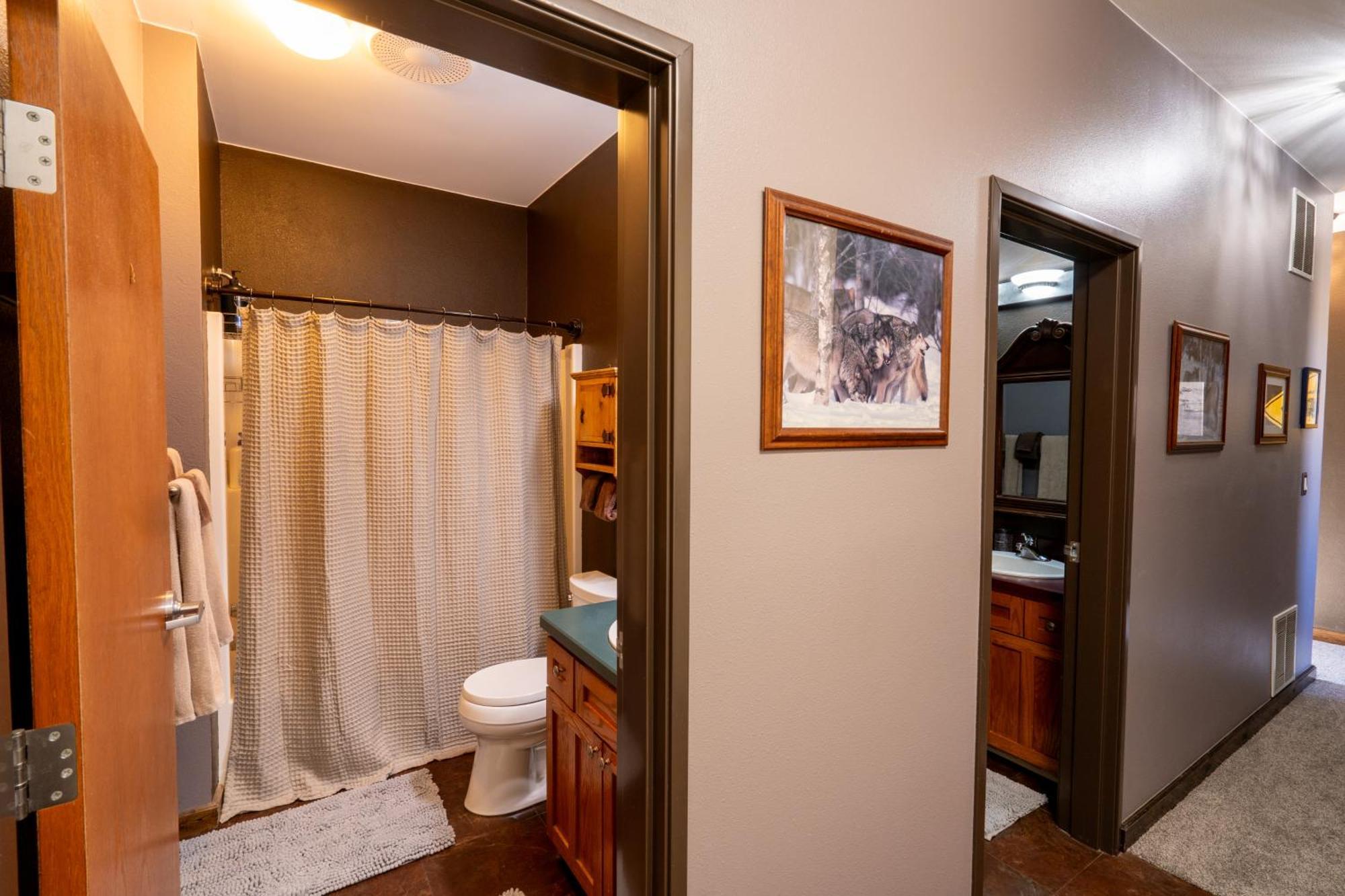 Bison Lodge - Lg Home - 2 Bedrooms - Less Than 5 Miles To Yellowstone North Entrance, Sleeps Up To 8 Gardiner Esterno foto