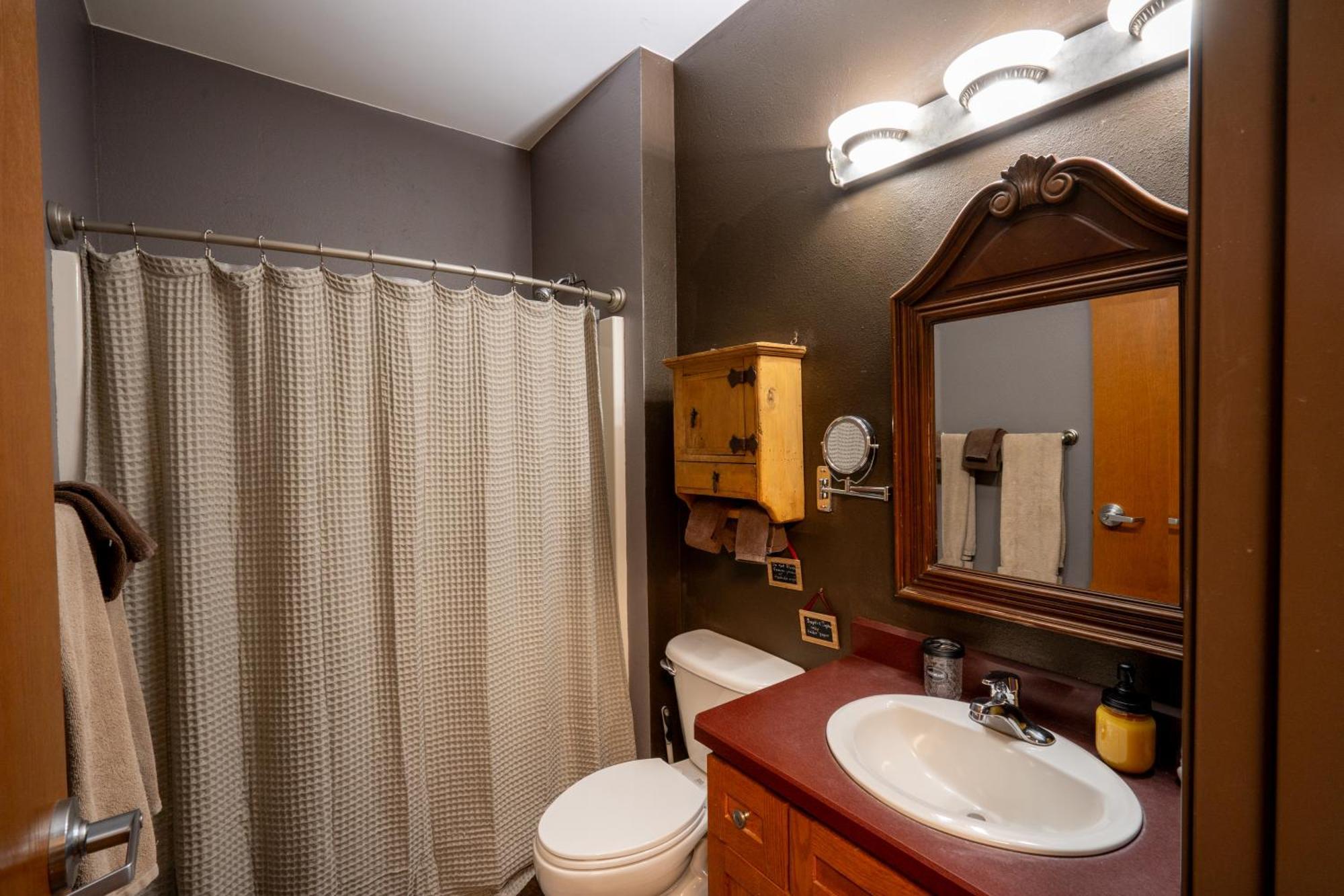 Bison Lodge - Lg Home - 2 Bedrooms - Less Than 5 Miles To Yellowstone North Entrance, Sleeps Up To 8 Gardiner Esterno foto