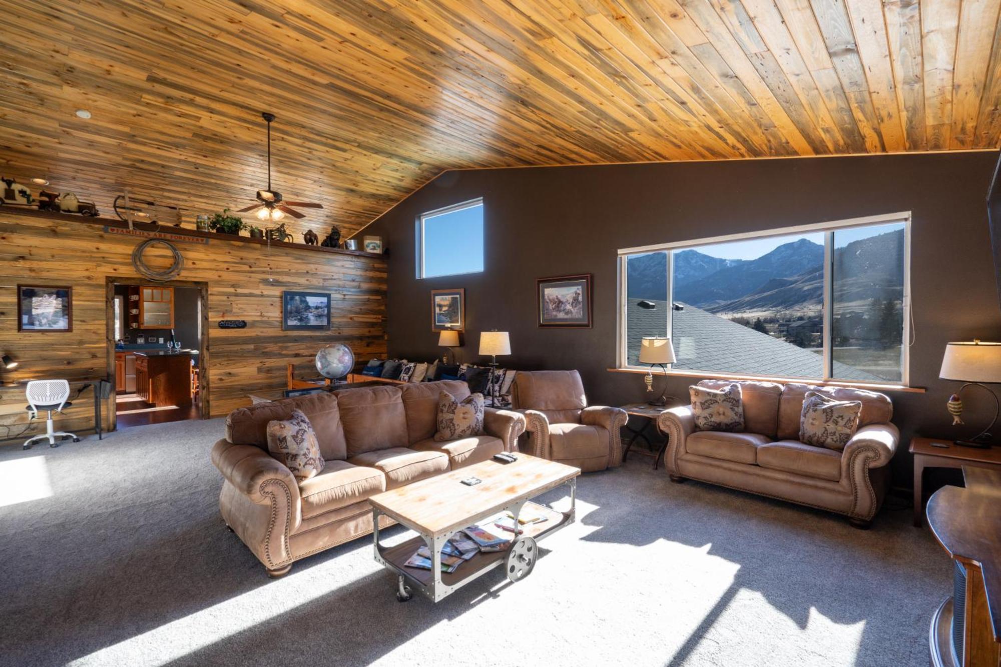 Bison Lodge - Lg Home - 2 Bedrooms - Less Than 5 Miles To Yellowstone North Entrance, Sleeps Up To 8 Gardiner Esterno foto