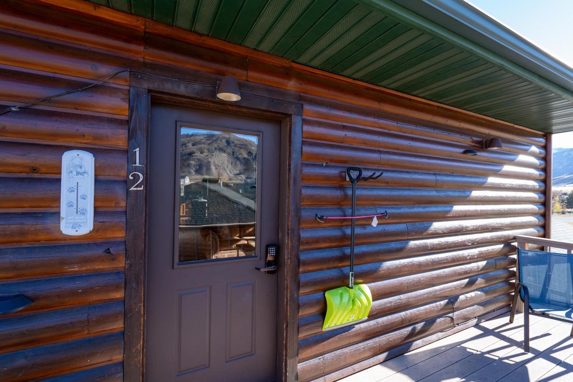 Bison Lodge - Lg Home - 2 Bedrooms - Less Than 5 Miles To Yellowstone North Entrance, Sleeps Up To 8 Gardiner Esterno foto