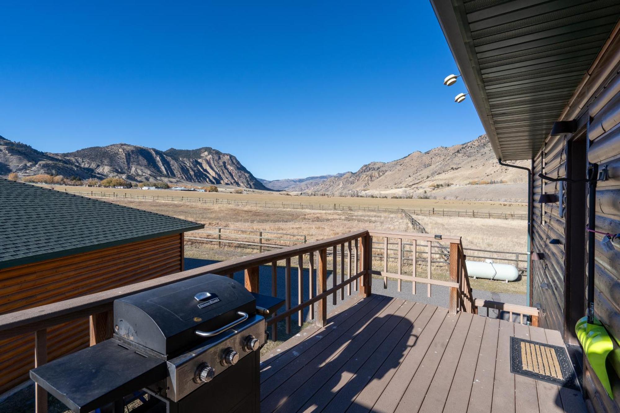 Bison Lodge - Lg Home - 2 Bedrooms - Less Than 5 Miles To Yellowstone North Entrance, Sleeps Up To 8 Gardiner Esterno foto