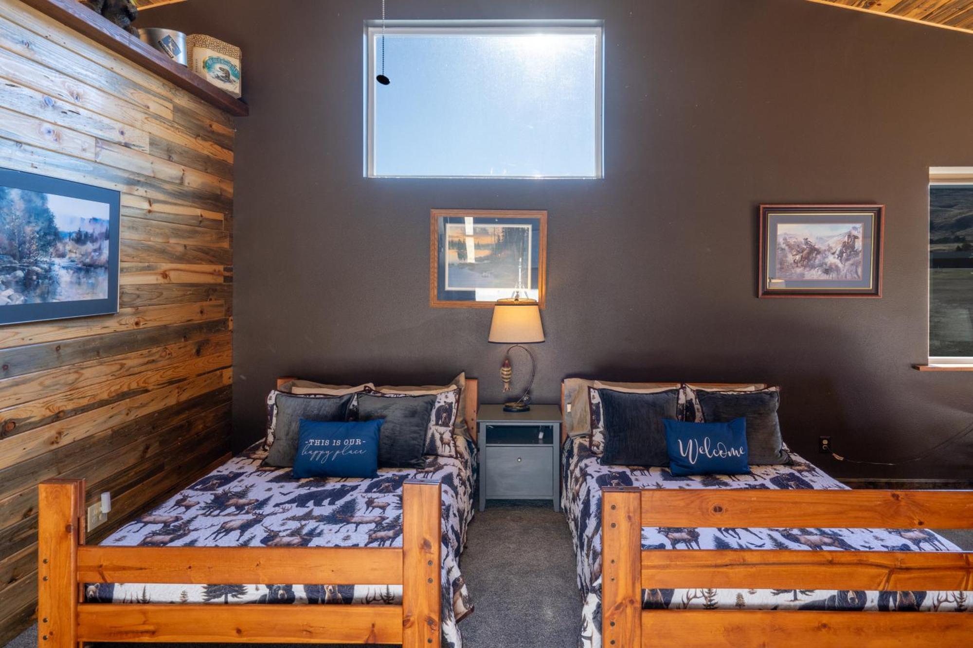 Bison Lodge - Lg Home - 2 Bedrooms - Less Than 5 Miles To Yellowstone North Entrance, Sleeps Up To 8 Gardiner Esterno foto