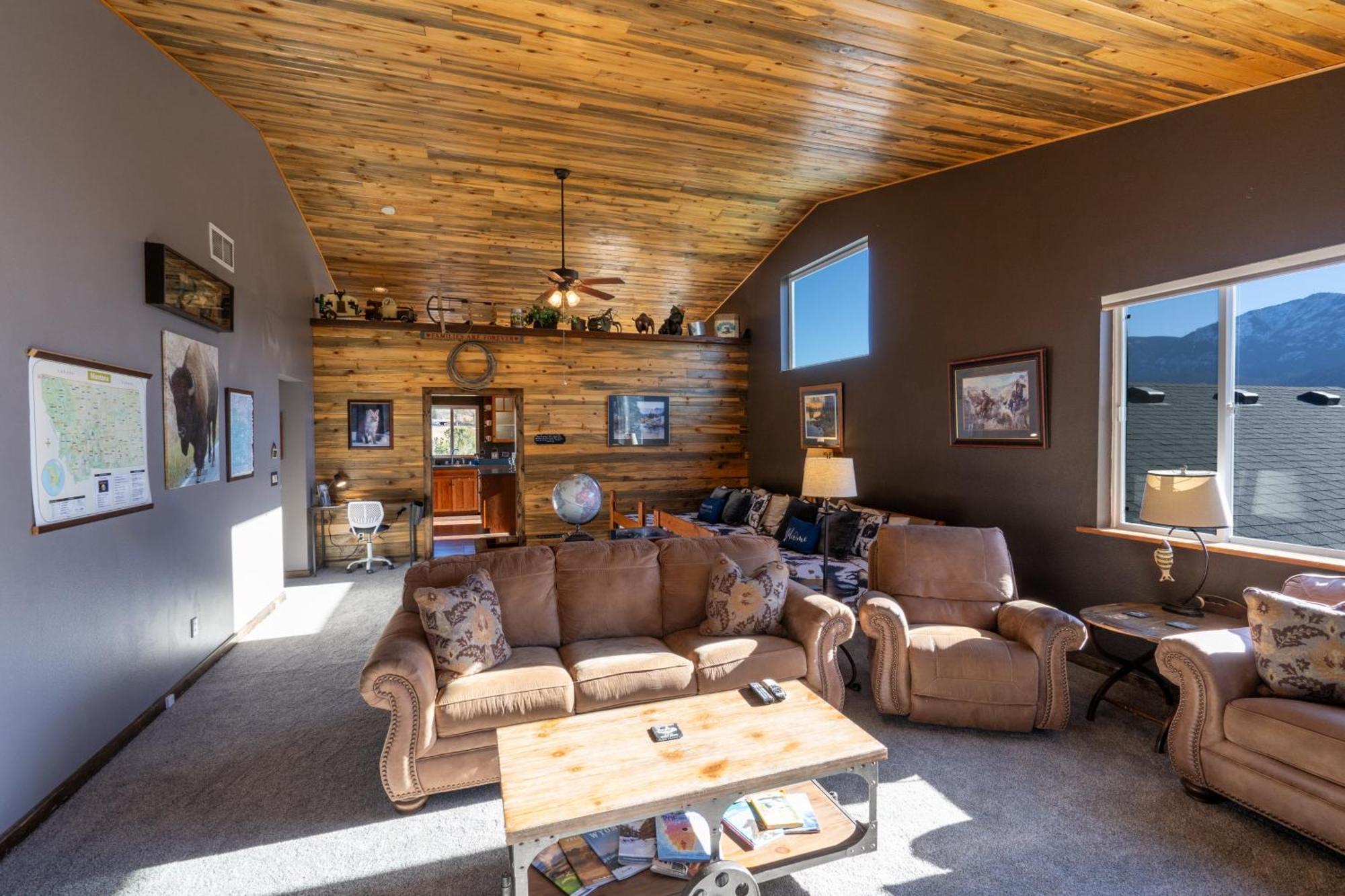 Bison Lodge - Lg Home - 2 Bedrooms - Less Than 5 Miles To Yellowstone North Entrance, Sleeps Up To 8 Gardiner Esterno foto
