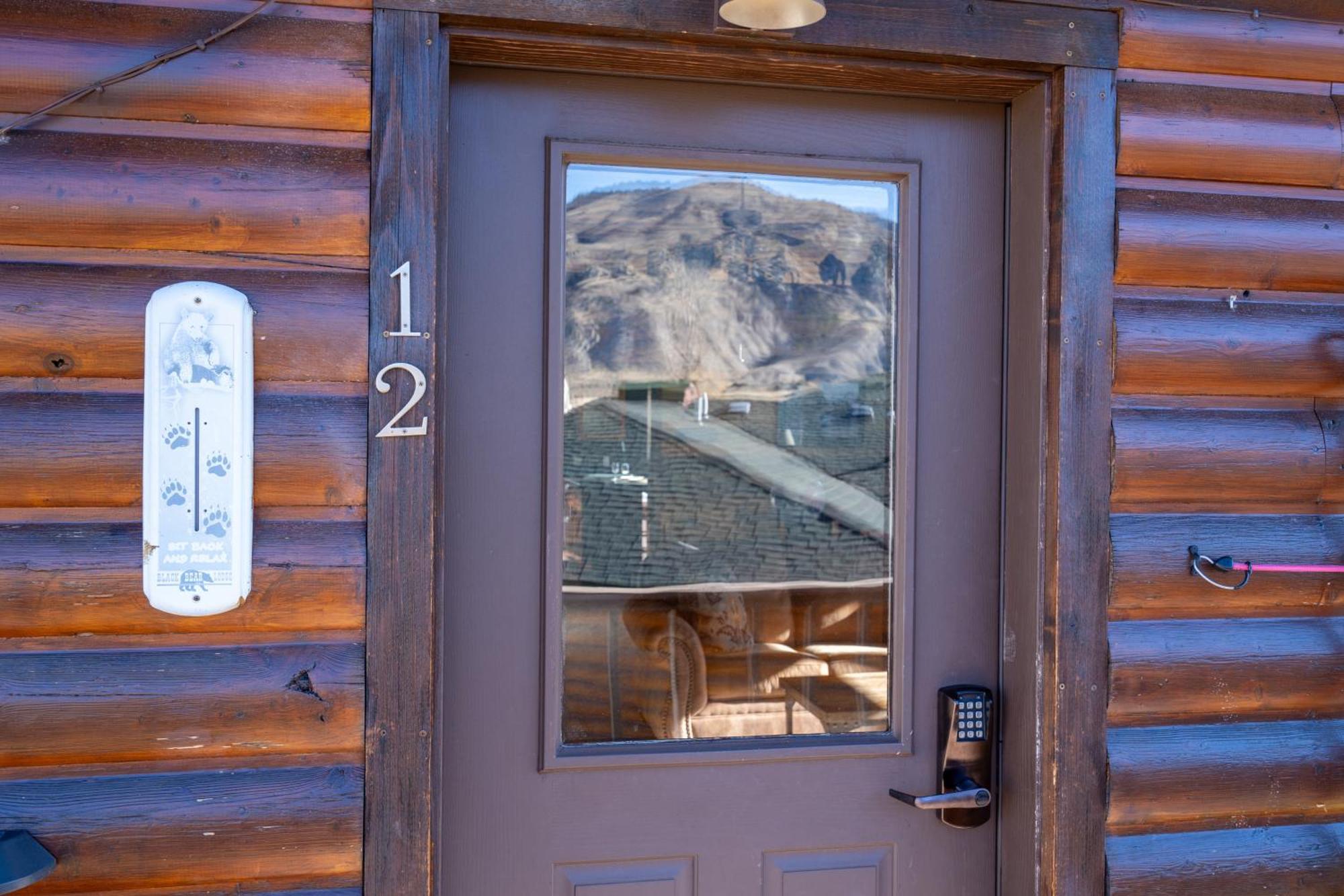 Bison Lodge - Lg Home - 2 Bedrooms - Less Than 5 Miles To Yellowstone North Entrance, Sleeps Up To 8 Gardiner Esterno foto