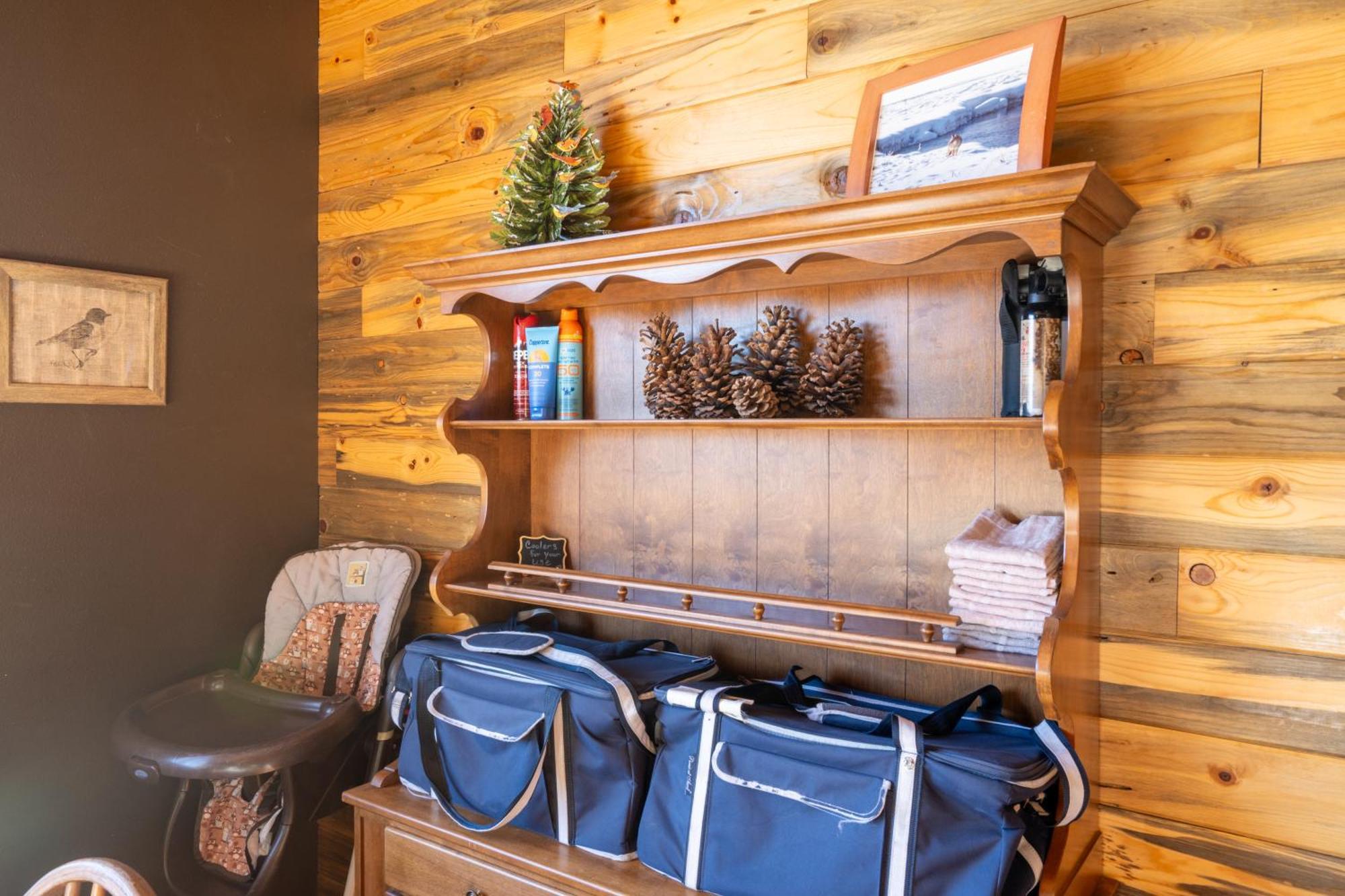 Bison Lodge - Lg Home - 2 Bedrooms - Less Than 5 Miles To Yellowstone North Entrance, Sleeps Up To 8 Gardiner Esterno foto